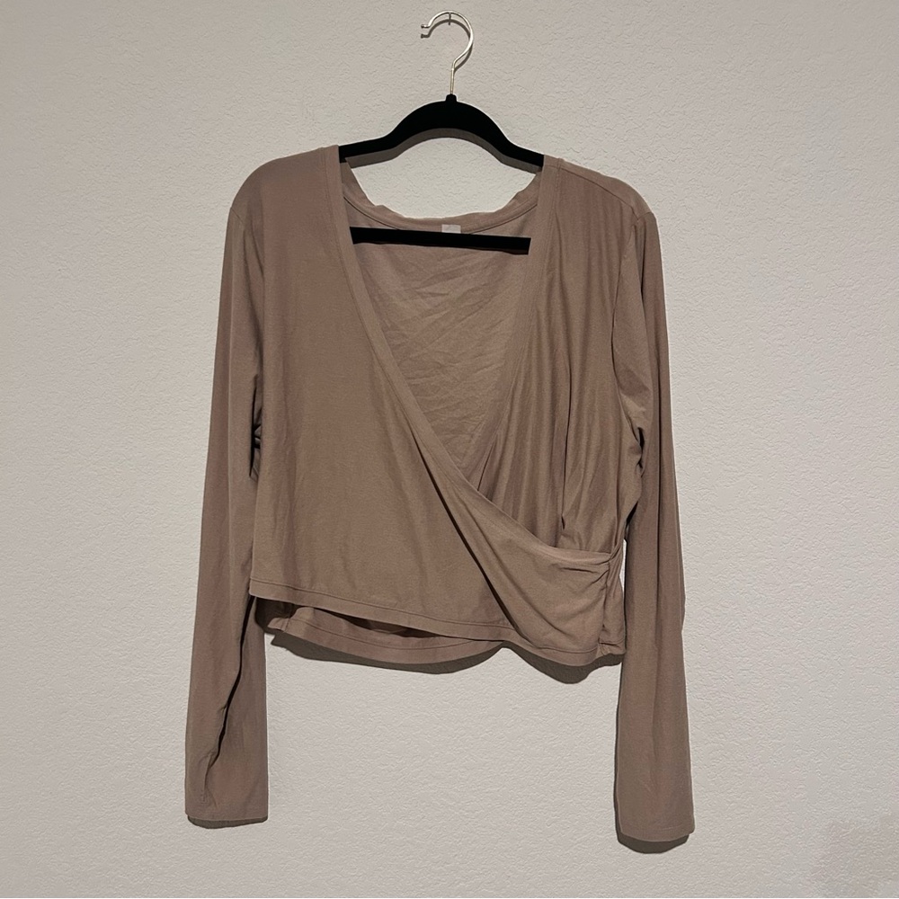 Old Navy Active CloudMotion 2X Wrap-Front Top Size XXL Beige Savanna 484456